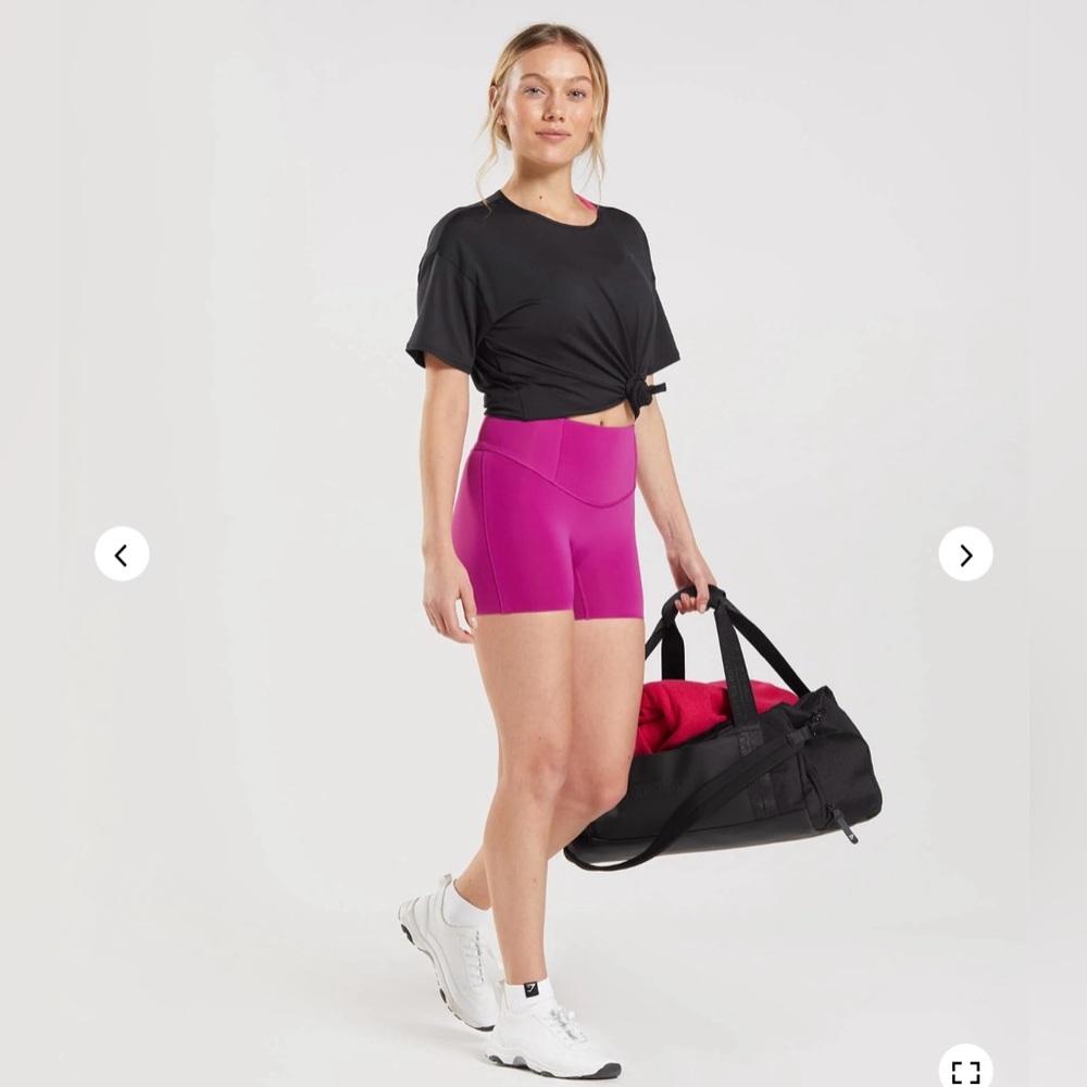 Gymshark STUDIO SHORTS
Dragon Pink